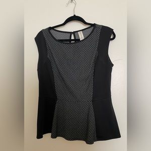 Skirt & top set. Skirt 1x, top xl. Peplum top & keyhole detail on back.